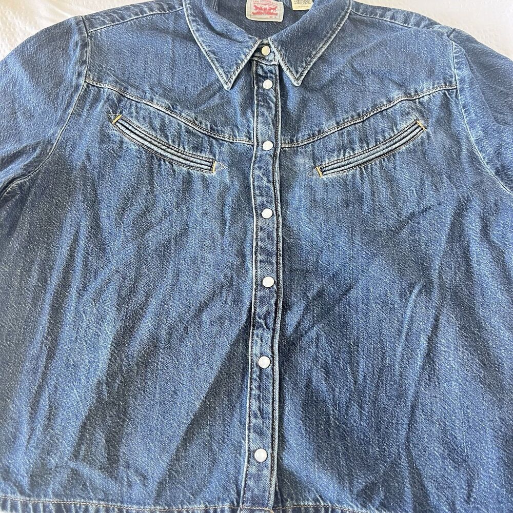 Levi's Women's Medium Wash Camp Shirt Short Sleeve Snaps - Picture 3 of 7